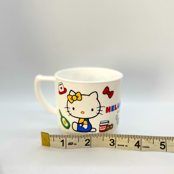 Hello Kitty Dinnerware Set - Picture 7 of 16